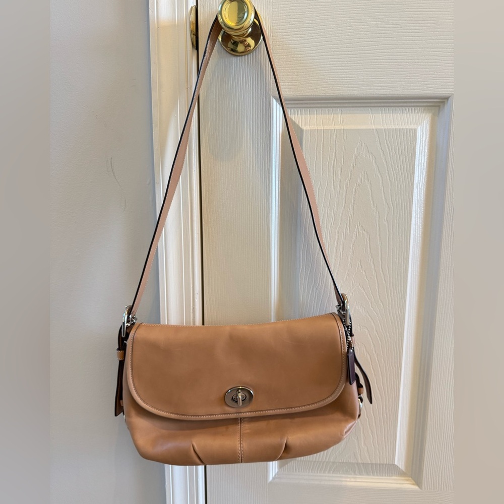 NWOT-COACH Shoulder Tan Bag